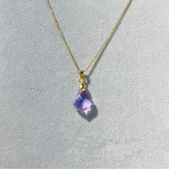 Dainty Lavender crystal necklace - Picture 5 of 5